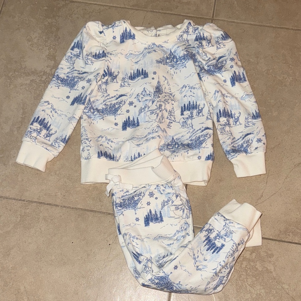 Disney Frozen sweater and jogger set